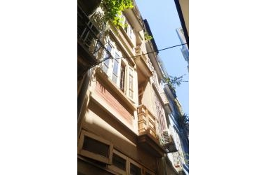 Phố Tứ Liên- Ngõ 124- Sát mặt phố- 2 thoáng- Sổ vuông- 3.95 tỷ.